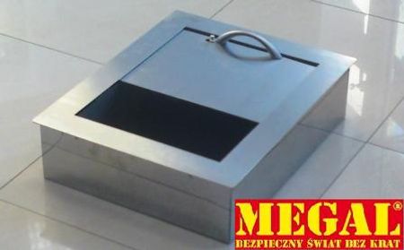 W3 - Deep feeder with sliding stainless steel cover