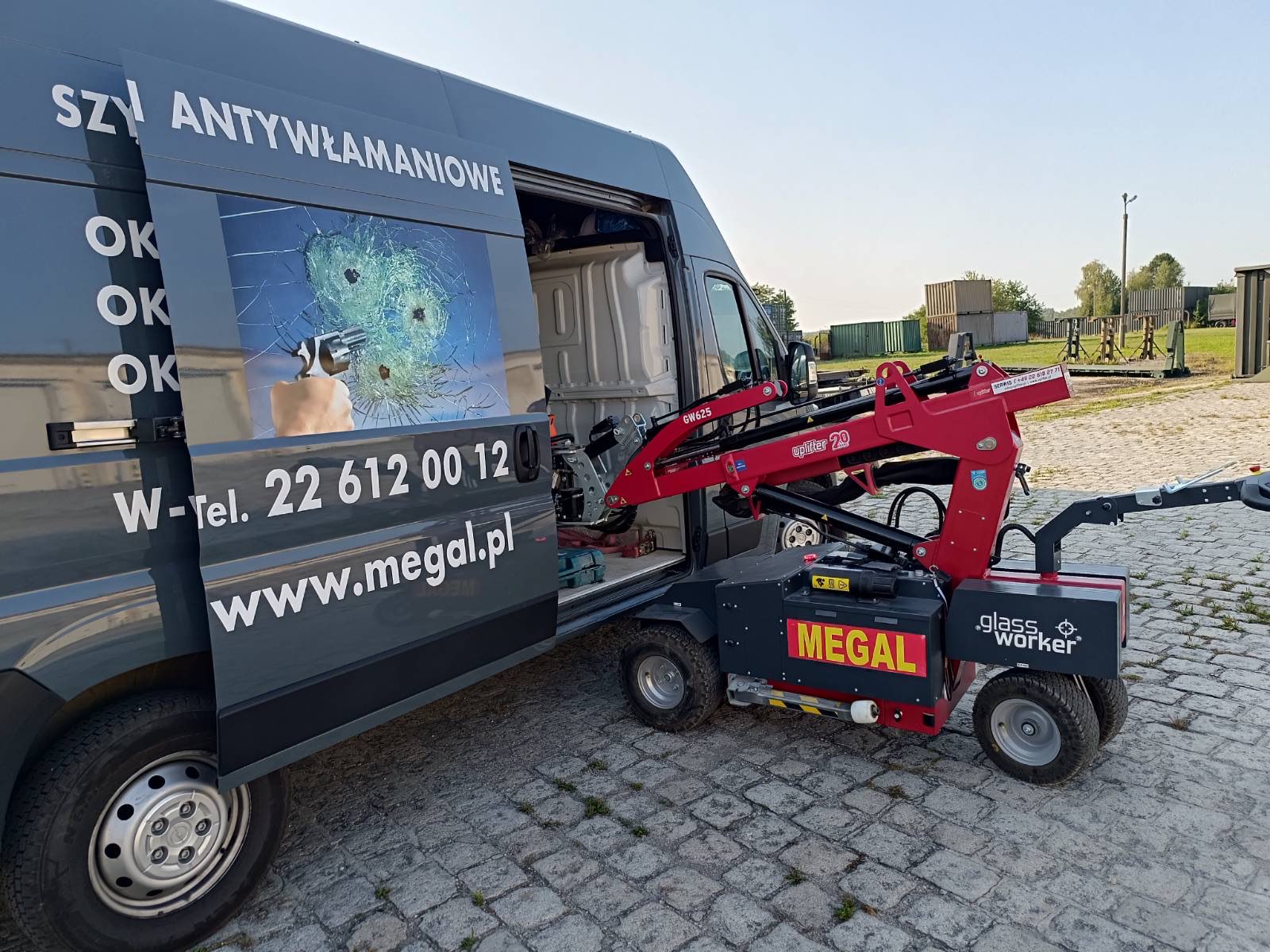 Megal - wymiana szyb w pojazdach wojskowych
